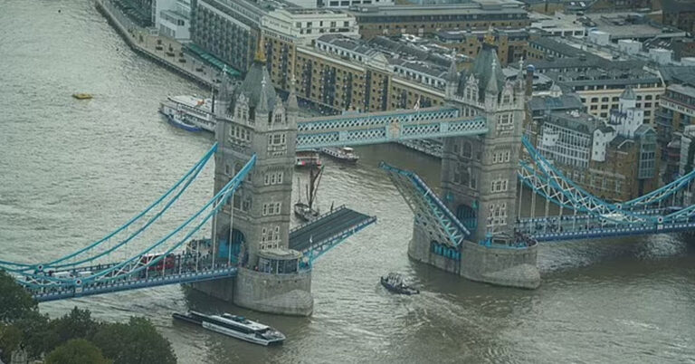 ಐತಿಹಾಸಿಕ ಲಂಡನ್ ಬ್ರಿಡ್ಜ್ ನಲ್ಲಿ ತಾತ್ರಿಕ ದೋಷ , ಸಂಚಾರ ಸ್ಥಗಿತ