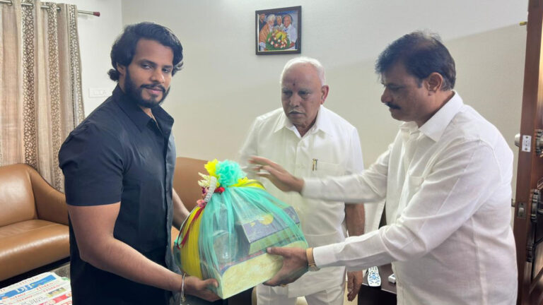 ಯಡಿಯೂರಪ್ಪನವರ ಆಶೀರ್ವಾದ ಪಡೆದ ನಿಖಿಲ್ ಕುಮಾರಸ್ವಾಮಿ