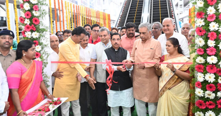 ವಿಮಾನ ನಿಲ್ದಾಣ ಮಾದರಿಯಲ್ಲಿ ವಿಶ್ವದರ್ಜೆಯ ಹುಬ್ಬಳ್ಳಿ ರೈಲ್ವೆ ನಿಲ್ದಾಣ ಅಭಿವೃದ್ಧಿ : ಜೋಶಿ
