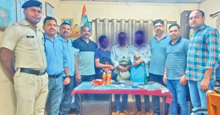 ರೈಲಿನಲ್ಲಿ ಮತ್ತು ಬರುವ ಚಾಕೋಲೇಟ್ ನೀಡಿ ದರೋಡೆ ಮಾಡುತ್ತಿದ್ದ ಗ್ಯಾಂಗ್ ಸೆರೆ ರೈಲಿನಲ್ಲಿ ಮತ್ತು ಬರುವ ಚಾಕೋಲೇಟ್ ನೀಡಿ ದರೋಡೆ ಮಾಡುತ್ತಿದ್ದ ಗ್ಯಾಂಗ್ ಸೆರೆ