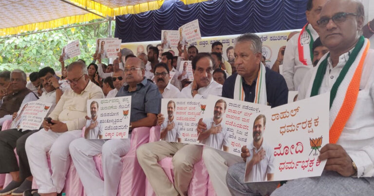 ಬಿಜೆಪಿ ಪೋಸ್ಟರ್ ಖಂಡಿಸಿ ಕಾಂಗ್ರೆಸ್ ಪ್ರತಿಭಟನೆ