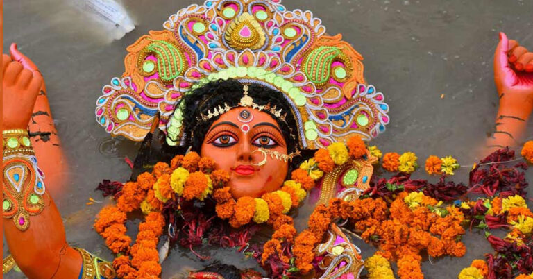 ದುರ್ಗಾ ಮಾತೆ ಮೆರವಣಿಗೆ ವೇಳೆ ಅಗ್ನಿ ಅವಘಡ : 9 ಮಕ್ಕಳಿಗೆ ಗಾಯ