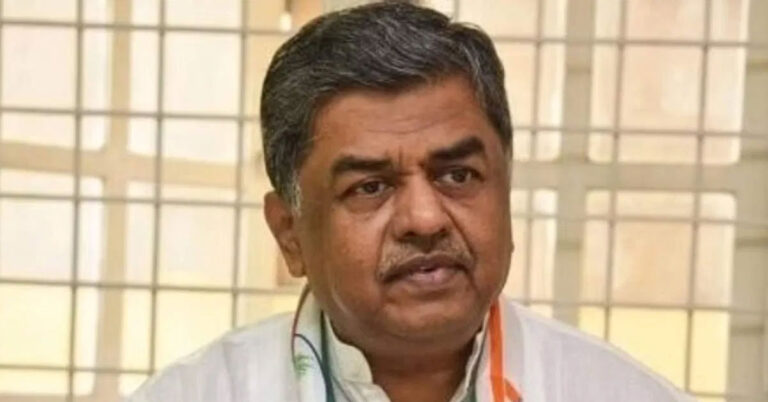 ಸಿಸಿಬಿ ಅಧಿಕಾರಿಗಳು ವಿಚಾರಣೆಗೆ ಬಂದಾಗ ಶಿಷ್ಠಾಚಾರ ಪಾಲನೆ ಆಗಿಲ್ಲ : ಹರಿಪ್ರಸಾದ್ ಸಿಸಿಬಿ ಅಧಿಕಾರಿಗಳು ವಿಚಾರಣೆಗೆ ಬಂದಾಗ ಶಿಷ್ಠಾಚಾರ ಪಾಲನೆ ಆಗಿಲ್ಲ : ಹರಿಪ್ರಸಾದ್