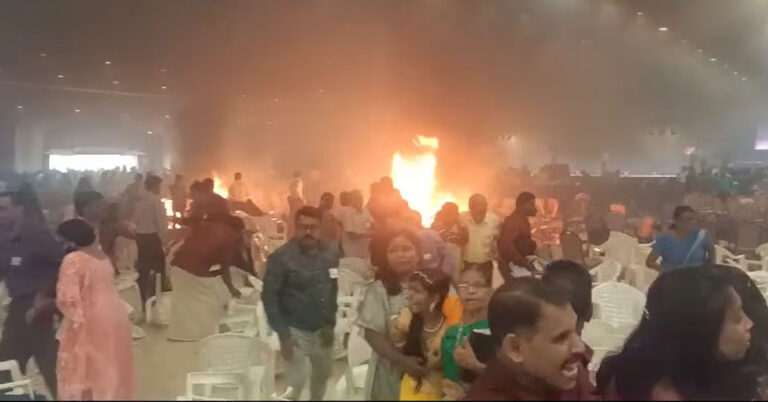 ಕೇರಳ ಬ್ಲಾಸ್ಟ್ : ಕೇವಲ 3 ಸಾವಿರ ರೂ.ನಲ್ಲಿ ತಯಾರಾಗಿತ್ತಂತೆ ಬಾಂಬ್..! ಕೇರಳ ಬ್ಲಾಸ್ಟ್ : ಕೇವಲ 3 ಸಾವಿರ ರೂ.ನಲ್ಲಿ ತಯಾರಾಗಿತ್ತಂತೆ ಬಾಂಬ್..!