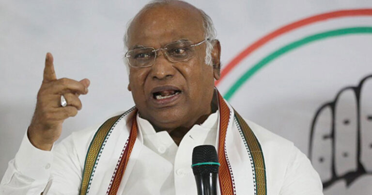 ಸಾಲು ಸಾಲು ರೈಲು ದುರಂತ : ಮೋದಿ ಸರ್ಕಾರಕ್ಕೆ ಖರ್ಗೆ ತರಾಟೆ