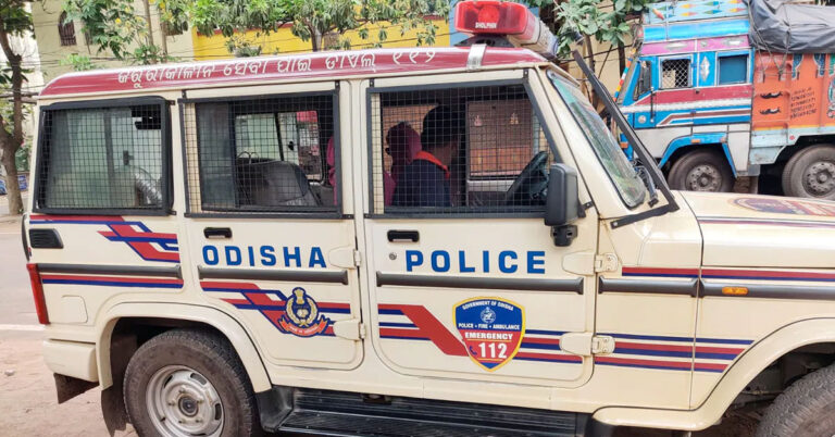 ಅಪ್ರಾಪ್ತ ಬಾಲಕಿಯರಿಗೆ ಲೈಂಗಿಕ ಕಿರುಕುಳ : ಇಬ್ಬರು ಪೊಲೀಸರ ಬಂಧನ