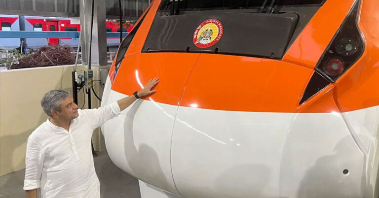 ವಂದೇ ಭಾರತ್ ಎಕ್ಸ್‌ಪ್ರೆಸ್ ರೈಲಿಗೆ ಕೇಸರಿ ಬಣ್ಣ ಏಕೆ..?