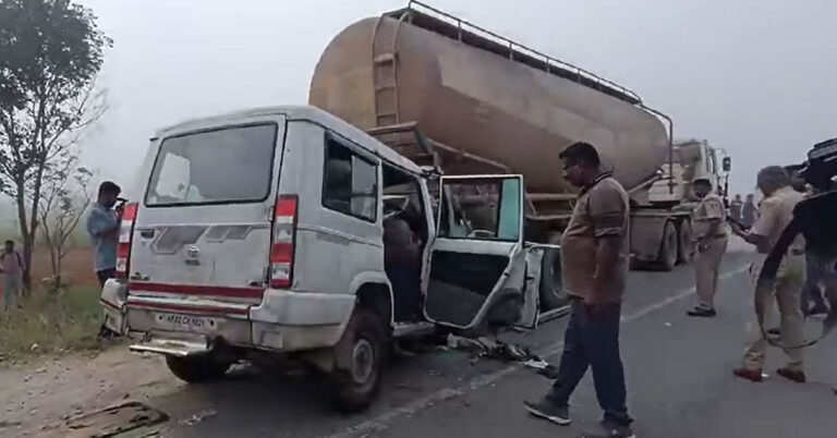 ಚಿಕ್ಕಬಳ್ಳಾಪುರ : ಸಿಮೆಂಟ್ ಬಲ್ಕರ್ ಲಾರಿಗೆ ಟಾಟಾ ಸುಮೋ ಡಿಕ್ಕಿ , 13 ಮಂದಿ ದುರ್ಮರಣ