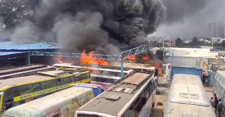 ಬೆಂಗಳೂರು ಮತ್ತೊಂದು ಅಗ್ನಿ ಅವಘಡ, ಹೊತ್ತಿ ಉರಿದ ಬಸ್‍ಗಳು