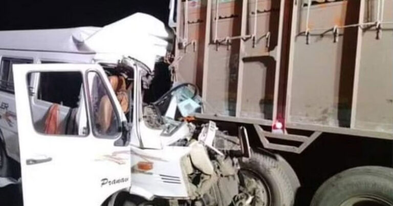 ಮಿನಿ ಬಸ್ ಕಂಟೈನರ್‌ಗೆ ಡಿಕ್ಕಿಯಾಗಿ 12 ಮಂದಿ ಸಾವು