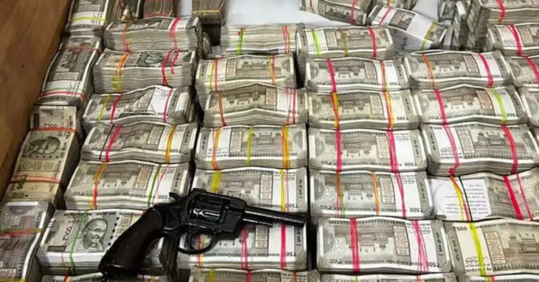 ಡ್ರಗ್ಸ್ ಕಳ್ಳಸಾಗಣಿಕೆದಾರನಿಂದ 4.94 ಕೋಟಿ ರೂ.ನಗದು ಸೀಜ್