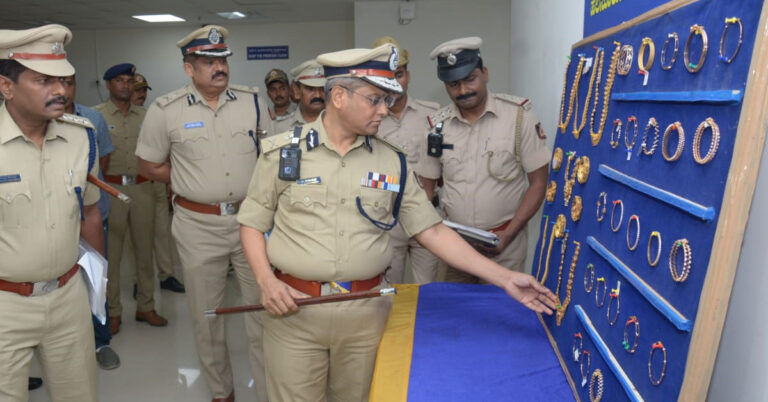 1ಕೆ.ಜಿ ಆಭರಣ ಕಳ್ಳತನ ಮಾಡಿದ್ದ ಸೇಲ್ಸ್‍ಮ್ಯಾನ್ ಸೇರಿ ಇಬ್ಬರ ಬಂಧನ