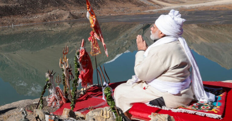 ಪಾರ್ವತಿಕುಂಡದಲ್ಲಿ ವಿಶೇಷ ಪ್ರಾರ್ಥನೆ ಸಲ್ಲಿಸಿದ ಮೋದಿ