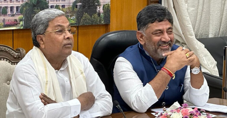 ಎಡವಿದ ಸಿಎಂ-ಡಿಸಿಎಂ, ಸಾಮಾಜಿಕ ಜಾಲತಾಣಗಳಲ್ಲಿ ವೈರಲ್ ಎಡವಿದ ಸಿಎಂ-ಡಿಸಿಎಂ, ಸಾಮಾಜಿಕ ಜಾಲತಾಣಗಳಲ್ಲಿ ವೈರಲ್