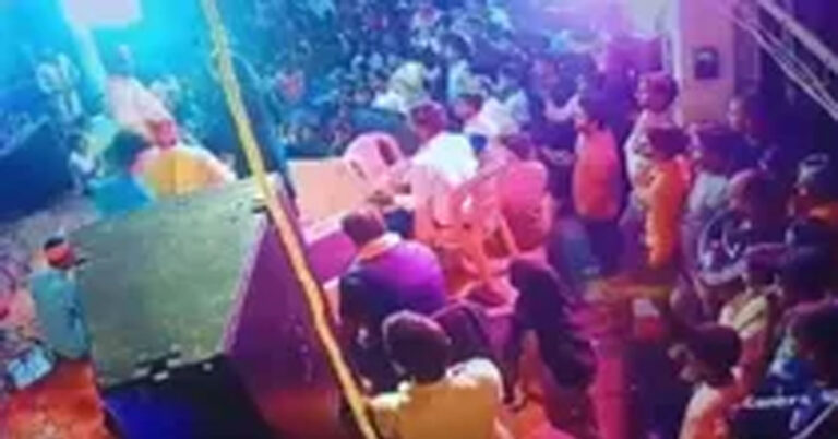 ದುರ್ಗಾಪೂಜೆ ವೇಳೆ ಪಾಕ್ ಪರ ಘೋಷಣೆ : ಅಪ್ರಾಪ್ತ ಬಾಲಕಿ ಸೇರಿ 6 ಜನರ ಅರೆಸ್ಟ್