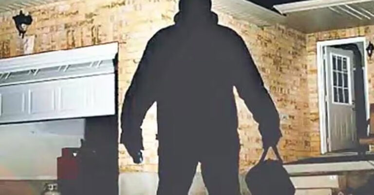 ರಾಕ್‍ಲೈನ್ ವೆಂಕಟೇಶ್ ಸಹೋದರನ ಮನೆಯಲ್ಲಿ 4 ಕೋಟಿಗೂ ಹೆಚ್ಚು ಮೌಲ್ಯದ ಚಿನ್ನಾಭರಣ, ನಗದು ಕಳ್ಳತನ