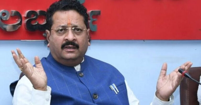 ಪೊಲೀಸರು ಕಾಂಗ್ರೆಸ್ ಏಜೆಂಟ್ ಆಗಿದ್ದಾರೆ : ಯತ್ನಾಳ್ ವಾಗ್ದಾಳಿ ಪೊಲೀಸರು ಕಾಂಗ್ರೆಸ್ ಏಜೆಂಟ್ ಆಗಿದ್ದಾರೆ : ಯತ್ನಾಳ್ ವಾಗ್ದಾಳಿ