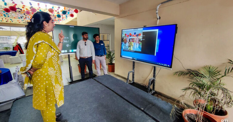 ಇಂದೋರ್‌ನಲ್ಲಿ ಕೃತಕ ಬುದ್ಧಿಮತ್ತೆ ಆಧಾರಿತ ಸ್ಮಾರ್ಟ್ ಮತಕೇಂದ್ರ