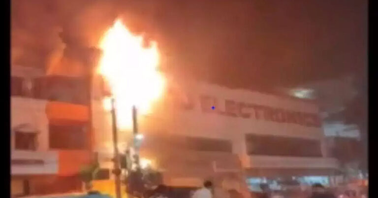 ಬೆಂಗಳೂರಿನಲ್ಲಿ ಮತ್ತೊಂದು ಅಗ್ನಿ ದುರಂತ, ಹೊತ್ತಿ ಉರಿದ ನಾಲ್ಕು ಅಂತಸ್ತಿನ ಕಟ್ಟಡ