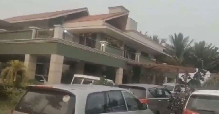 ತೆಲಂಗಾಣದಲ್ಲಿ ಕಾಂಗ್ರೆಸ್ ಅಭ್ಯರ್ಥಿ ಮನೆ ಮೇಲೆ ಐಟಿ ರೇಡ್