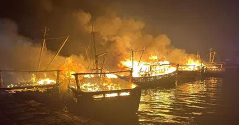ವಿಶಾಖಪಟ್ಟಣಂ ಜೆಟ್ಟಿ ಪ್ರದೇಶದಲ್ಲಿ 25 ದೋಣಿಗಳು ಬೆಂಕಿಗೆ ಆಹುತಿ