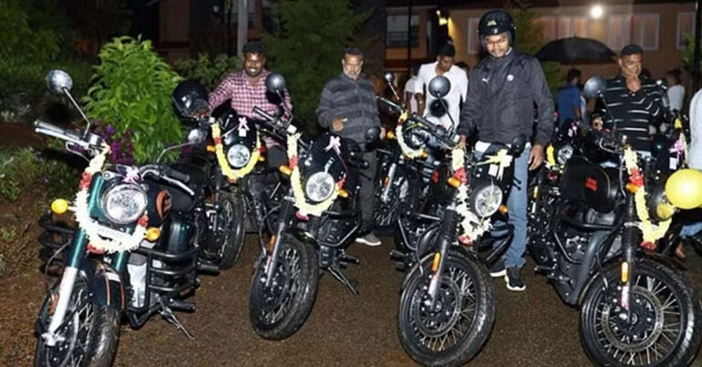 ದೀಪಾವಳಿ ಬೋನಸ್ ರೂಪದಲ್ಲಿ ನೌಕರರಿಗೆ ಬೈಕ್ ಉಡುಗೊರೆ ನೀಡಿದ ಮಾಲೀಕ