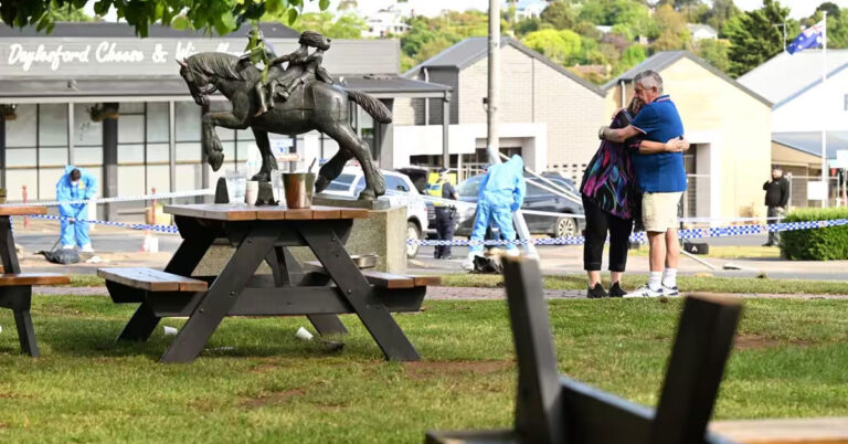 ಹೋಟೆಲ್​ಗೆ ಕಾರು ಅಪ್ಪಳಿಸಿ ಐವರ ಸಾವು