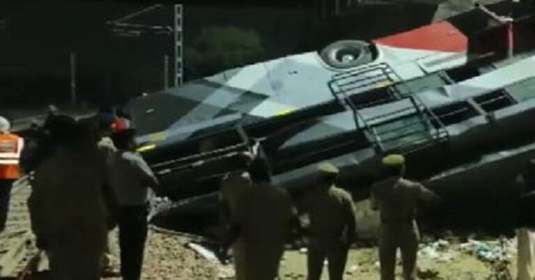 ರೈಲು ಹಳಿ ಮೇಲೆ ಬಸ್ ಬಿದ್ದು ನಾಲ್ವರ ಸಾವು, 34 ಮಂದಿಗೆ ಗಾಯ