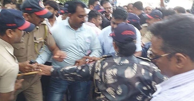 ಮೋದಿ ವಿರುದ್ಧದ ಗೀಚು ಬರಹ ಖಂಡಿಸಿ ಪ್ರತಿಭಟನೆ ವೇಳೆ ನಾಲ್ವರು ವಿದ್ಯಾರ್ಥಿಗಳ ಮೇಲೆ ಹಲ್ಲೆ