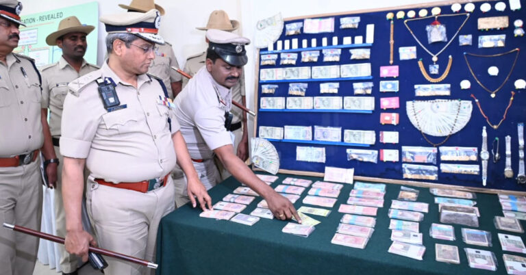 ಕೆಲಸಕ್ಕಿದ್ದ ಅಂಗಡಿಯಲ್ಲಿ 1 ಕೋಟಿ ರೂ. ಮೌಲ್ಯದ ಚಿನ್ನಾಭರಣ ಕಳವು: ಇಬ್ಬರ ಬಂಧನ