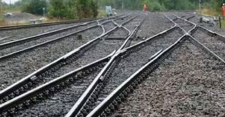 ರೈಲಿಗೆ ಸಿಲುಕಿ ಸ್ಟೇಷನ್ ಮಾಸ್ಟರ್ ಸಾವು