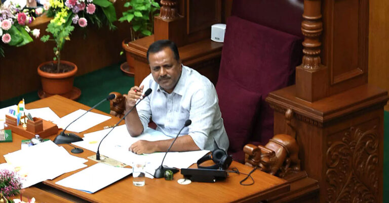 ಸುವರ್ಣಸೌಧದಲ್ಲಿ ಜಾರಿ ಬಿದ್ದ ಶಾಸಕ, ಸದನದಲ್ಲಿ ಸ್ವಾರಸ್ಯಕರ ಚರ್ಚೆ ಸುವರ್ಣಸೌಧದಲ್ಲಿ ಜಾರಿ ಬಿದ್ದ ಶಾಸಕ, ಸದನದಲ್ಲಿ ಸ್ವಾರಸ್ಯಕರ ಚರ್ಚೆ