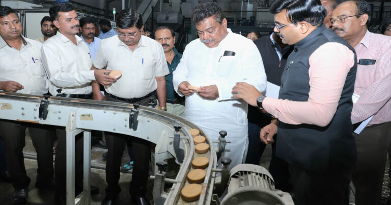 ಸಾಬೂನು ಕಾರ್ಖಾನೆ ಸಿಬ್ಬಂದಿಗೆ 5 ಲಕ್ಷ ವಿಮೆ ಸೌಲಭ್ಯ : ಎಂ.ಬಿ.ಪಾಟೀಲ