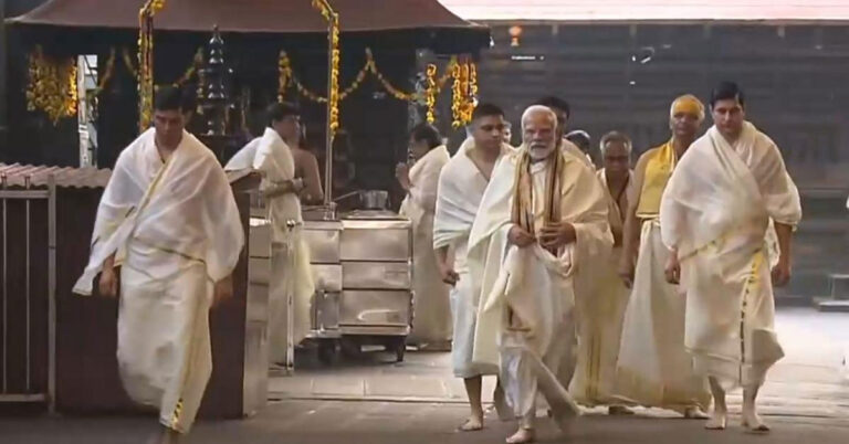 ಕೇರಳದ ಕೃಷ್ಣ ದೇವಾಲಯದಲ್ಲಿ ಪ್ರಾರ್ಥನೆ ಸಲ್ಲಿಸಿದ ಮೋದಿ