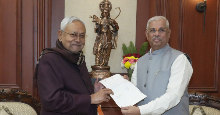 ಬಿಹಾರ ಮುಖ್ಯಮಂತ್ರಿ ಸ್ಥಾನಕ್ಕೆ ನಿತೀಶ್‍ಕುಮಾರ್ ರಾಜೀನಾಮೆ