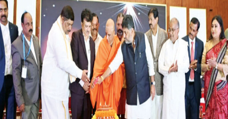 “ಒಕ್ಕಲಿಗರೇ ಉದ್ಯೋಗ ನೀಡುವ ಉದ್ಯಮಿಗಳಾಗಿ” : ನಿರ್ಮಲಾನಂದನಾಥ ಮಹಾಸ್ವಾಮೀಜಿ