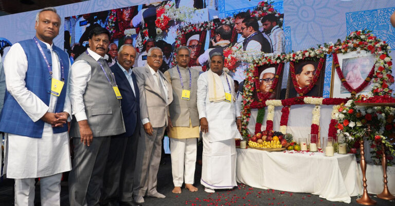 ಸಂವಿಧಾನಕ್ಕೆ ತದ್ವಿರುದ್ಧವಾಗಿ ನಡೆದುಕೊಳ್ಳುವವರನ್ನು ಕಿತ್ತೊಗೆಯಬೇಕಿದೆ: ಸಿಎಂ ಸಿದ್ದರಾಮಯ್ಯ