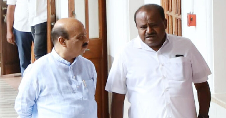 ಎಸ್ಟಿಎಸ್ ವಿರುದ್ಧ ಹೆಚ್ಡಿಕೆ ಟೀಕೆ: ಸ್ಥಳದಿಂದ ಕಾಲ್ಕಿತ್ತ ಅಶೋಕ್, ಬೊಮ್ಮಾಯಿ ಎಸ್ಟಿಎಸ್ ವಿರುದ್ಧ ಹೆಚ್ಡಿಕೆ ಟೀಕೆ: ಸ್ಥಳದಿಂದ ಕಾಲ್ಕಿತ್ತ ಅಶೋಕ್, ಬೊಮ್ಮಾಯಿ