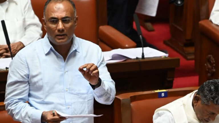 ಡೆಂಘೀ ಚಿಕಿತ್ಸೆಗೆ ಹೆಚ್ಚಿನ ದರ ಪಡೆದರೆ ಆಸ್ಪತ್ರೆಗಳ ವಿರುದ್ಧ ನಿರ್ದಾಕ್ಷಿಣ್ಯ ಕ್ರಮ : ಗುಂಡೂರಾವ್ ಡೆಂಘೀ ಚಿಕಿತ್ಸೆಗೆ ಹೆಚ್ಚಿನ ದರ ಪಡೆದರೆ ಆಸ್ಪತ್ರೆಗಳ ವಿರುದ್ಧ ನಿರ್ದಾಕ್ಷಿಣ್ಯ ಕ್ರಮ : ಗುಂಡೂರಾವ್
