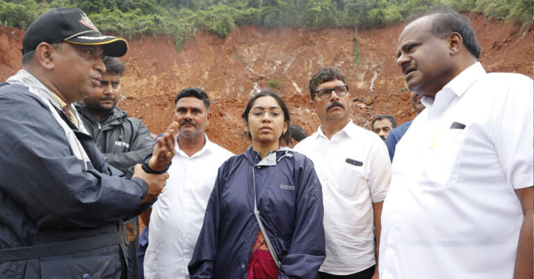 ಉತ್ತರ ಕನ್ನಡದ ಗುಡ್ಡ ಕುಸಿದ ಸ್ಥಳಕ್ಕೆ ಭೇಟಿ ನೀಡಿದ ಕೇಂದ್ರ ಸಚಿವ ಹೆಚ್.ಡಿ.ಕುಮಾರಸ್ವಾಮಿ