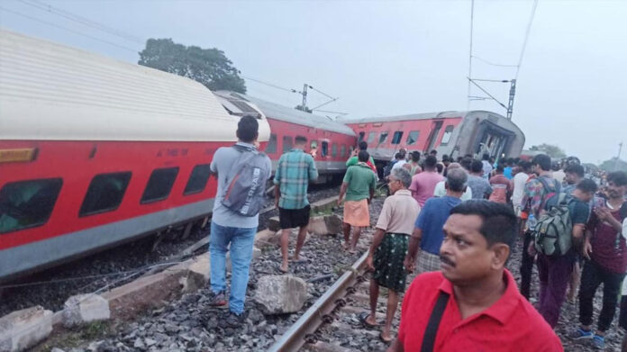 Mumbai-Howrah Mail derail