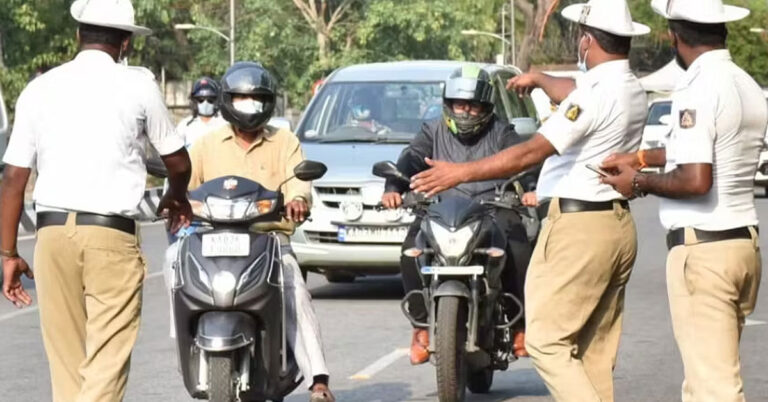 ಸಂಚಾರ ನಿಯಮ ಉಲ್ಲಂಘನೆ, ಪೊಲೀಸರು ವಿಶೇಷ ಕಾರ್ಯಾಚರಣೆ, 10 ಲಕ್ಷ ರೂ.ದಂಡ ಸಂಗ್ರಹ ಸಂಚಾರ ನಿಯಮ ಉಲ್ಲಂಘನೆ, ಪೊಲೀಸರು ವಿಶೇಷ ಕಾರ್ಯಾಚರಣೆ, 10 ಲಕ್ಷ ರೂ.ದಂಡ ಸಂಗ್ರಹ