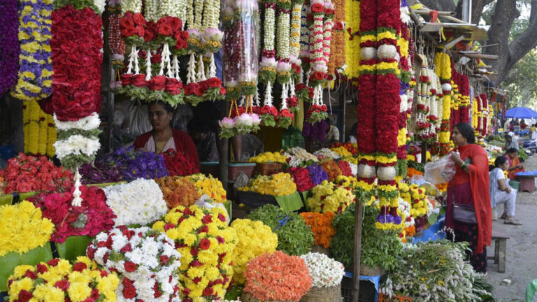 ಕುಸಿದ ಹೂವಿನ ಬೆಲೆ, ಸಂಕಷ್ಟದಲ್ಲಿ ಬೆಳೆಗಾರರು