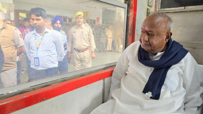 Former Prime Minister Deve Gowda visited Kashmir after 28 years