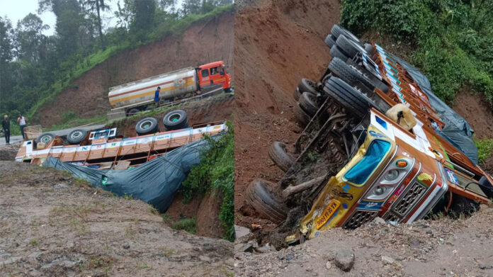 lorry rolled into the ditch and three escaped