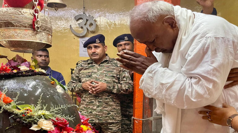 ಕಾಶ್ಮೀರದ ಜ್ಯೇಷ್ಟೇಶ್ವರ ದೇವರ ದರ್ಶನ‌ ಪಡೆದು ದೇವೇಗೌಡರು