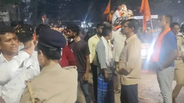 Six Injured In Stone Pelting