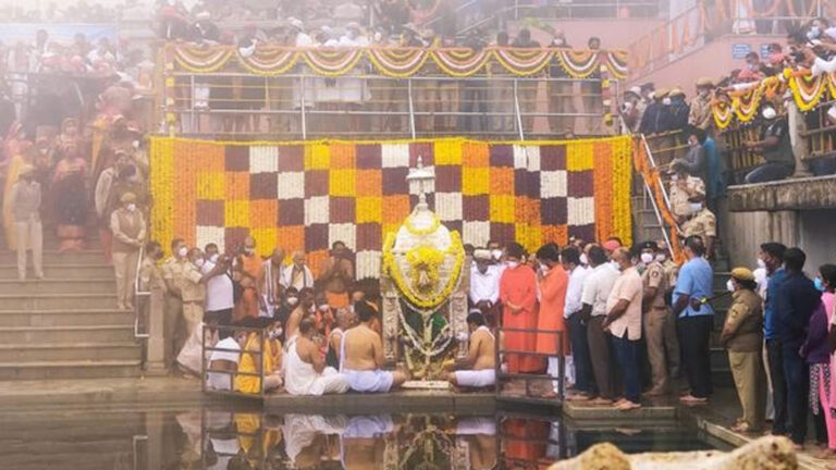 ತಲಕಾವೇರಿ ಪುಣ್ಯಕ್ಷೇತ್ರದಲ್ಲಿ ಕಾವೇರಿ ತೀರ್ಥೋದ್ಭವ, ಭಕ್ತರ ಹರ್ಷೋದ್ಗಾರ ತಲಕಾವೇರಿ ಪುಣ್ಯಕ್ಷೇತ್ರದಲ್ಲಿ ಕಾವೇರಿ ತೀರ್ಥೋದ್ಭವ, ಭಕ್ತರ ಹರ್ಷೋದ್ಗಾರ