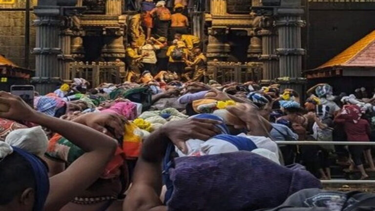 ವಿಮಾನದಲ್ಲಿ ಇರುಮುಡಿ ಸಾಗಿಸಲು ಅಯ್ಯಪ್ಪ ಭಕ್ತರಿಗೆ ತಾತ್ಕಲಿಕ ಅನುಮತಿ ವಿಮಾನದಲ್ಲಿ ಇರುಮುಡಿ ಸಾಗಿಸಲು ಅಯ್ಯಪ್ಪ ಭಕ್ತರಿಗೆ ತಾತ್ಕಲಿಕ ಅನುಮತಿ
