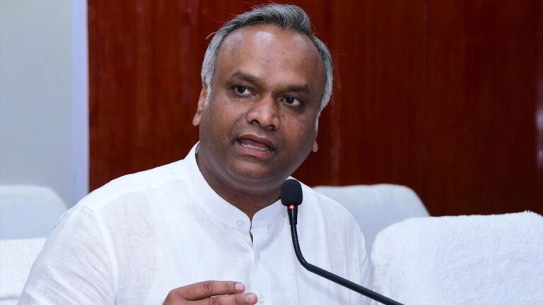 ವಿಜಯೇಂದ್ರಗೆ ಸಚಿವ ಪ್ರಿಯಾಂಕ್ ಖರ್ಗೆ ತಿರುಗೇಟು ವಿಜಯೇಂದ್ರಗೆ ಸಚಿವ ಪ್ರಿಯಾಂಕ್ ಖರ್ಗೆ ತಿರುಗೇಟು